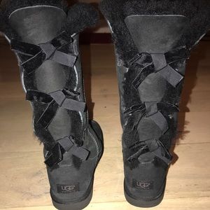 Classic tall  triple bailey bow